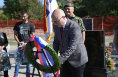 Minister Vučević unveils memorial plague, lays wreath at war volunteer Janoš Rauk’s grave