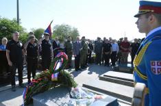 Minister Vučević unveils memorial plague, lays wreath at war volunteer Janoš Rauk’s grave