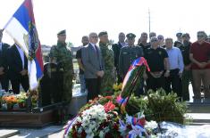 Minister Vučević unveils memorial plague, lays wreath at war volunteer Janoš Rauk’s grave