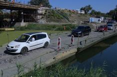  Министар Вучевић обишао понтонски мост на Великом бачком каналу