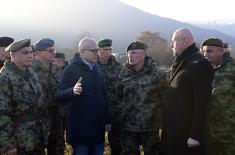 Minister Vučević visits SAF units in Raška garrison