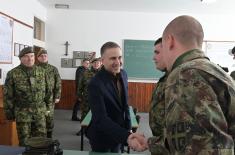 Ministar Stefanović obišao Centar za obuku veze i informatike u Gornjem Milanovcu 