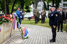 MOD and SAF delegation lays wreath at Monument to Košare Heroes