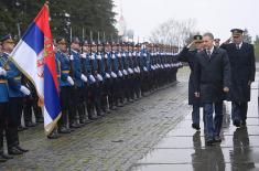 Minister Stefanović lays wreath at Monument to Unknown Hero to mark Armed Forces Day 