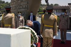 Minister Stefanović lays wreaths at the Unknown Soldier Memorial and at the tomb of Egyptian President Sadat