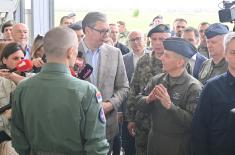 President Vučić visits fighter aviation unit on standby in Batajnica