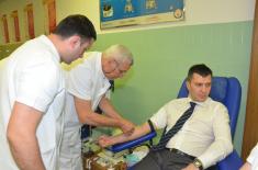 Minister Djordjevic with associates donated blood 