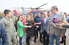 President Vučić visits fighter aviation unit on standby in Batajnica