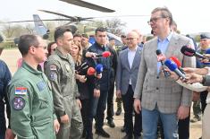 President Vučić visits fighter aviation unit on standby in Batajnica