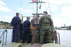 Minister Stefanović Visited Members of River Flotilla 