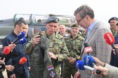 President Vučić visits fighter aviation unit on standby in Batajnica