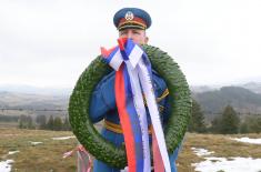 Minister Vučević lays wreath for Ivan Vasojević, fallen fighter of Košare