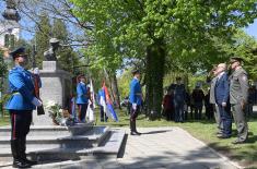 Ministar Vučević položio venac na spomenik palom borcu sa Košara Tiboru Cerni