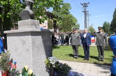 Minister Vučević lays wreath at monument to fallen soldier of Battle of Košare Tibor Cerna