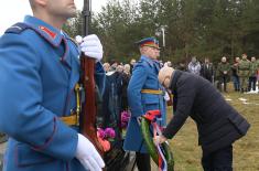 Minister Vučević lays wreath for Ivan Vasojević, fallen fighter of Košare