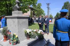 Minister Vučević lays wreath at monument to fallen soldier of Battle of Košare Tibor Cerna