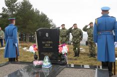 Minister Vučević lays wreath for Ivan Vasojević, fallen fighter of Košare