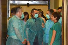 Ministers Stefanović and Vulin Visited the Injured at the MMA