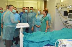 Ministers Stefanović and Vulin Visited the Injured at the MMA