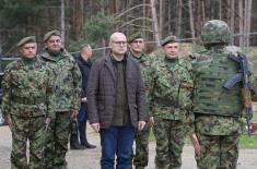 Minister Vučević with members of Serbian Armed Forces at Easter