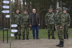 Minister Vučević with members of Serbian Armed Forces at Easter