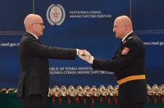 Minister Vučević presents medieval Serbian swords and sabres to officers who completed advanced training abroad