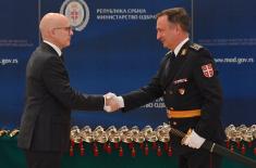 Minister Vučević presents medieval Serbian swords and sabres to officers who completed advanced training abroad