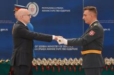 Minister Vučević presents medieval Serbian swords and sabres to officers who completed advanced training abroad