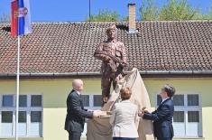 Minister Vučević unveils monument to soldiers killed in 1990s wars in Bačka Topola