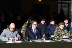  Председник Вучић у Никинцима: Убрзавамо модернизацију Војске