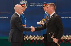 Minister Vučević presents medieval Serbian swords and sabres to officers who completed advanced training abroad