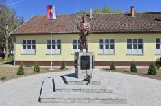 Minister Vučević unveils monument to soldiers killed in 1990s wars in Bačka Topola