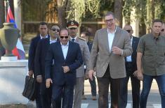 Predsednik Vučić i predsednik Egipta al Sisi stigli na prikaz naoružanja