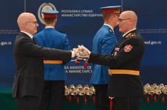 Minister Vučević presents medieval Serbian swords and sabres to officers who completed advanced training abroad