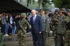  Министар Вучевић на полагању заклетве војника генерације „јун 2023“