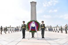 Minister Vulin laid a wreath at the monument to national heroes at Tiananmen Square