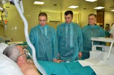 Ministers Đorđević and Stefanović Visited the Injured Firemen at the Military Medical Academy