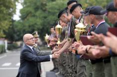 Minister Vučević presents trophy to MP units