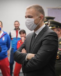 Minister Stefanović and Serbian national shooting team members with military school students  