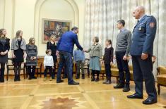 Prime Minister Vucic received Colonel Zoran Stojiljkovic with family