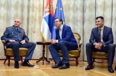 Prime Minister Vucic received Colonel Zoran Stojiljkovic with family