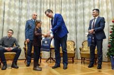 Prime Minister Vucic received Colonel Zoran Stojiljkovic with family