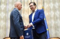 Prime Minister Vucic received Colonel Zoran Stojiljkovic with family