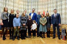 Prime Minister Vucic received Colonel Zoran Stojiljkovic with family