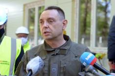 Министар Вулин: За шест дана биће завршена изградња нове болнице на Карабурми