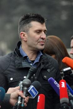 Министри обишли прихватни центар за мигранте у Обреновцу