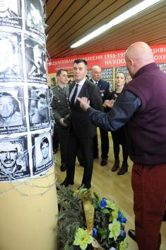 Defence Minister visited Memorial Room for Victims of Kosovo and Metohija 