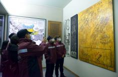 A visit of Chinese doctors to Military Museum