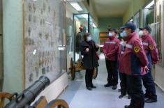 A visit of Chinese doctors to Military Museum