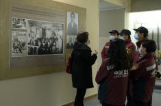 A visit of Chinese doctors to Military Museum